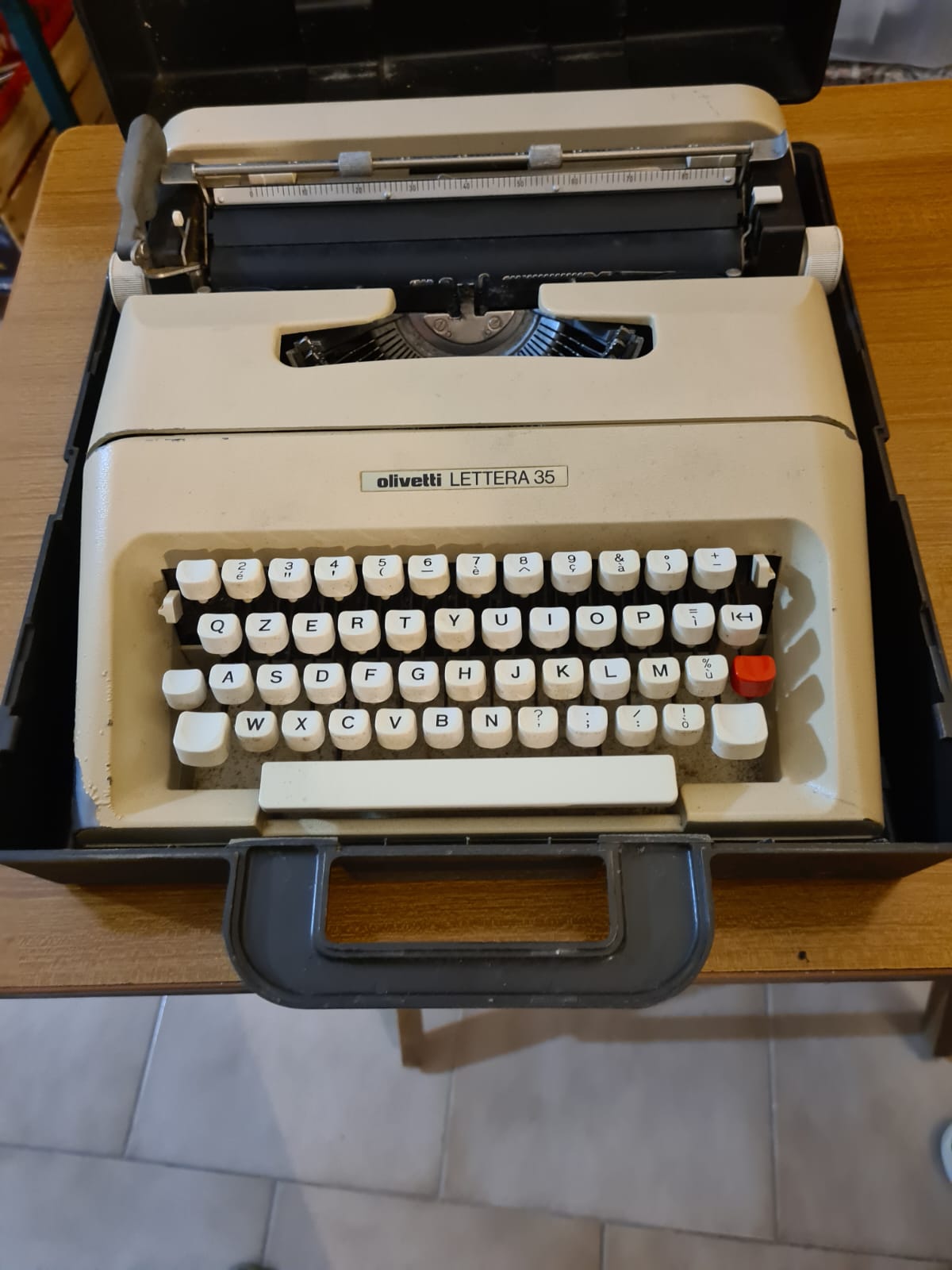 Macchina da Scrivere Olivetti Lettera 35